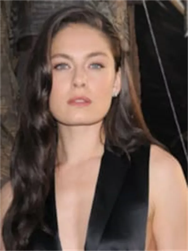 Alexa Davalos
