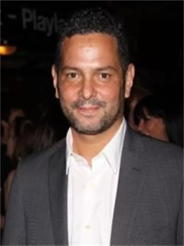 Alexander Dinelaris