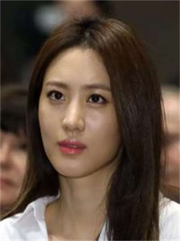 Claudia Kim