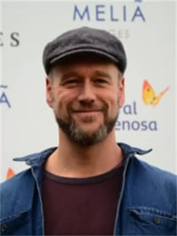 Elliot Cowan