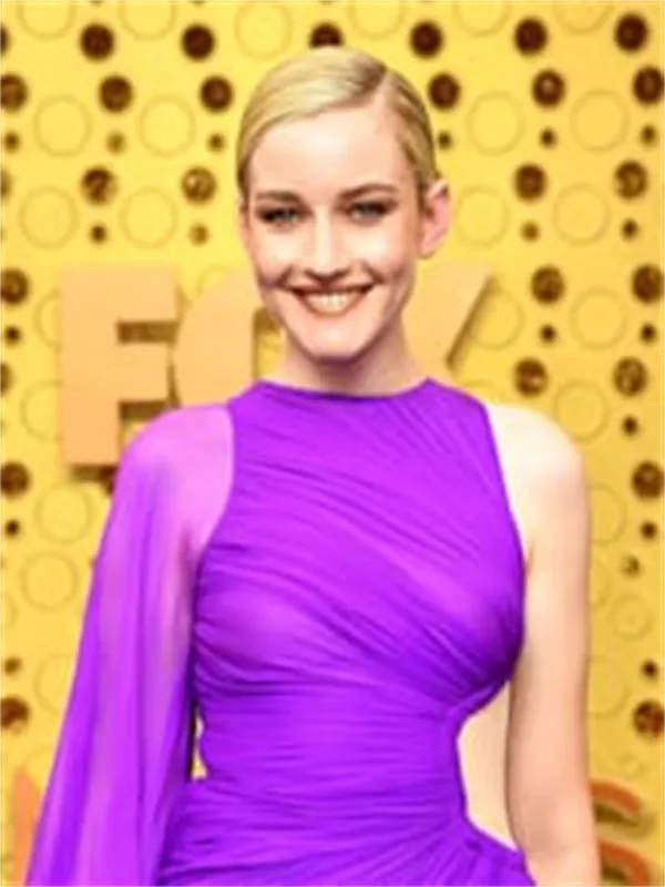 Julia Garner