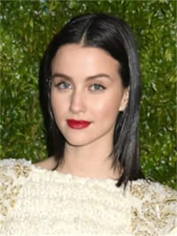 Julia Goldani Telles