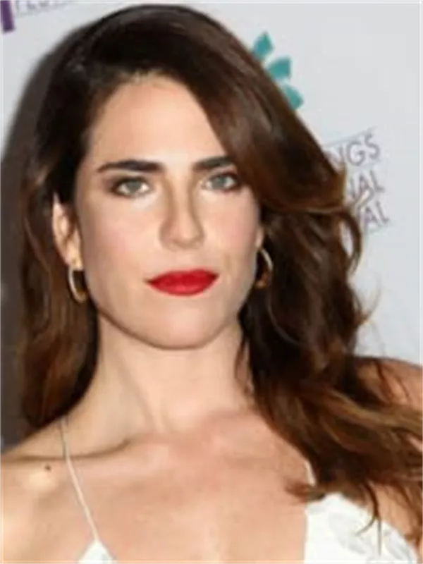 Karla Souza