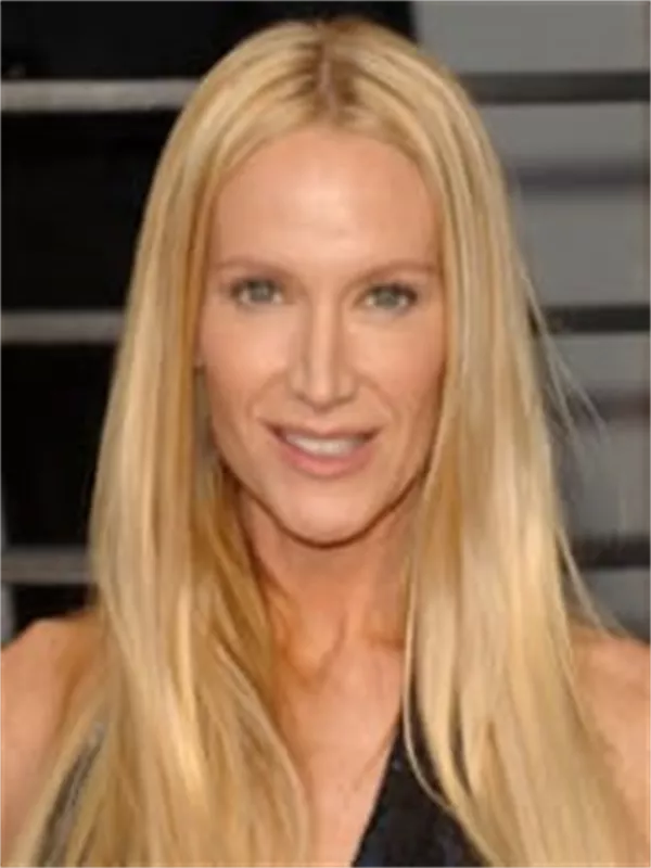 Kelly Lynch
