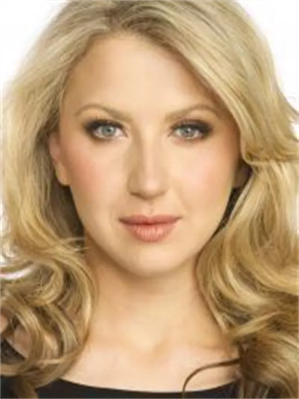 Nina Arianda